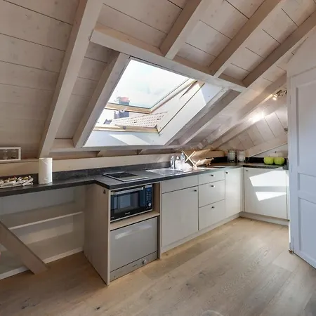 The Attic - Ideally Located In The Old Town Apartment
