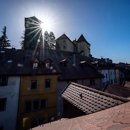 The Attic - Ideally Located In The Old Town
