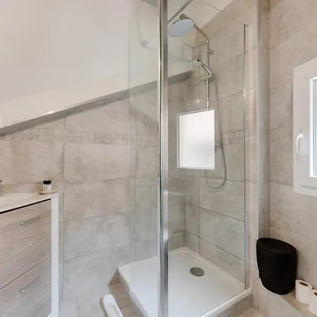 The Attic - Ideally Located In The Old Town Daire