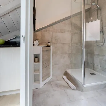 The Attic - Ideally Located In The Old Town Daire